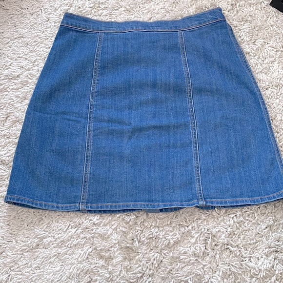 H&M Medium Wash Denim Button Down Mini Skirt - Picture 3 of 3